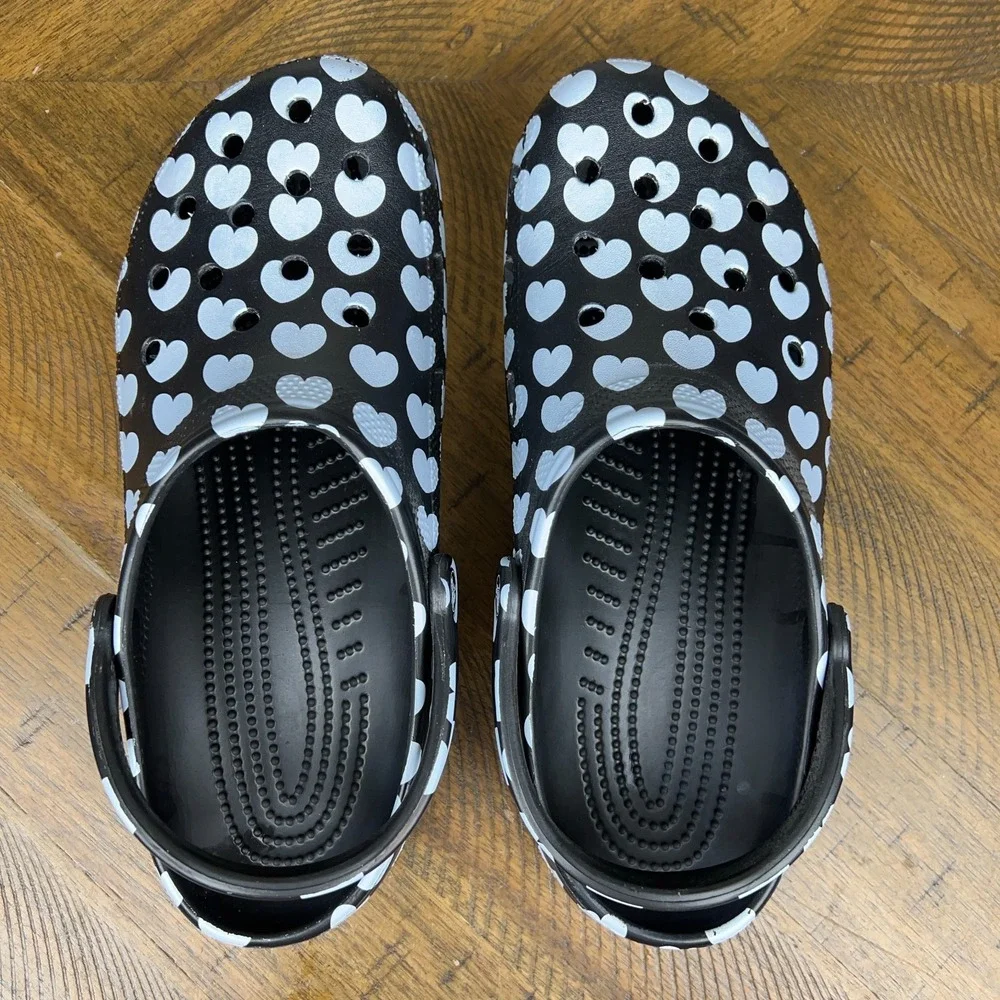 Crocs Shoes Mens 11 Black‎ Classic Heart Print Slip On Clogs Comfort Classic